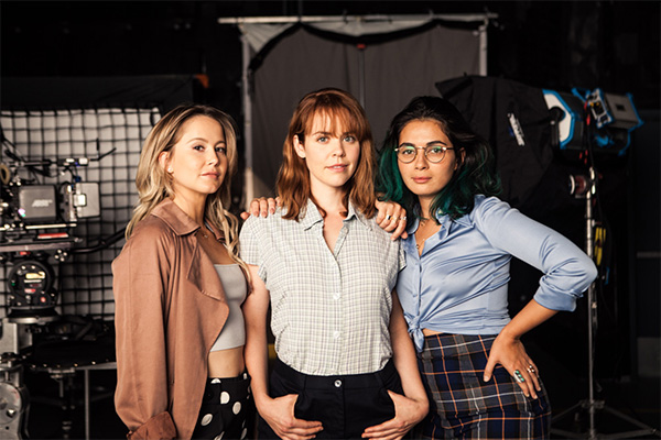 Juliette Gosselin (Clara), Noémie O’Farrell (Laurie), Mounia Zahzam (Élizabeth) 