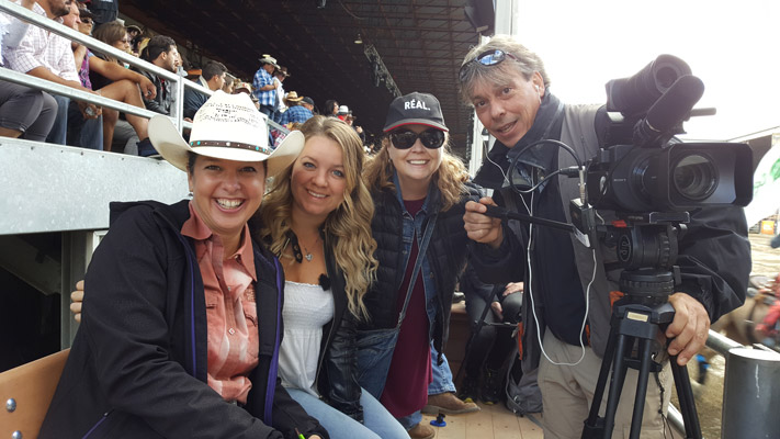 Johanne Harvey, (Fest. Western de St-Tite), Louise Dumont intervieweuse, Gabrielle Goulet, Georges-Étienne Nadon-Tessier, caméra